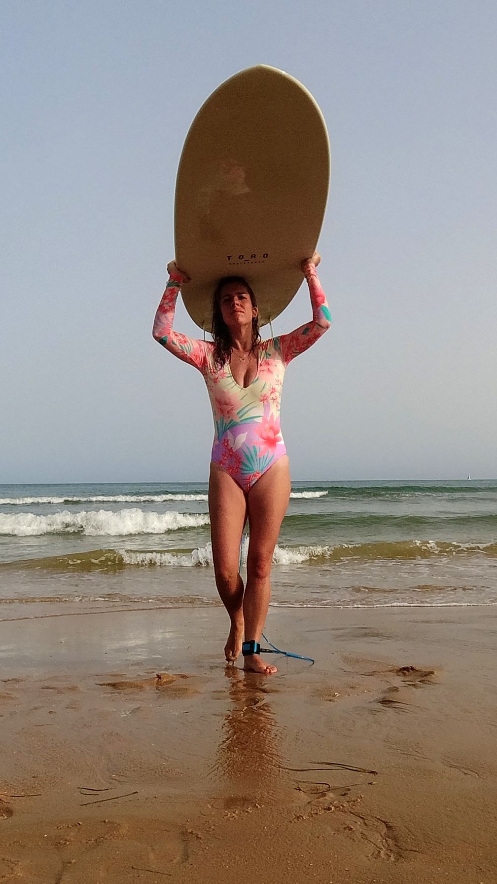 Ana surfing